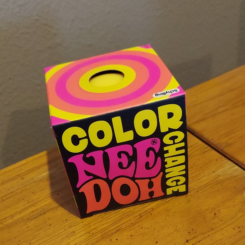NeeDoh Color Change Groovy Glob Ball Yellow New